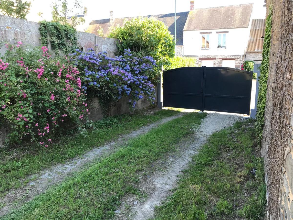 Hebergements Situes A 6 Kms Du Mont Saint Michel Daire Tanis Dış mekan fotoğraf